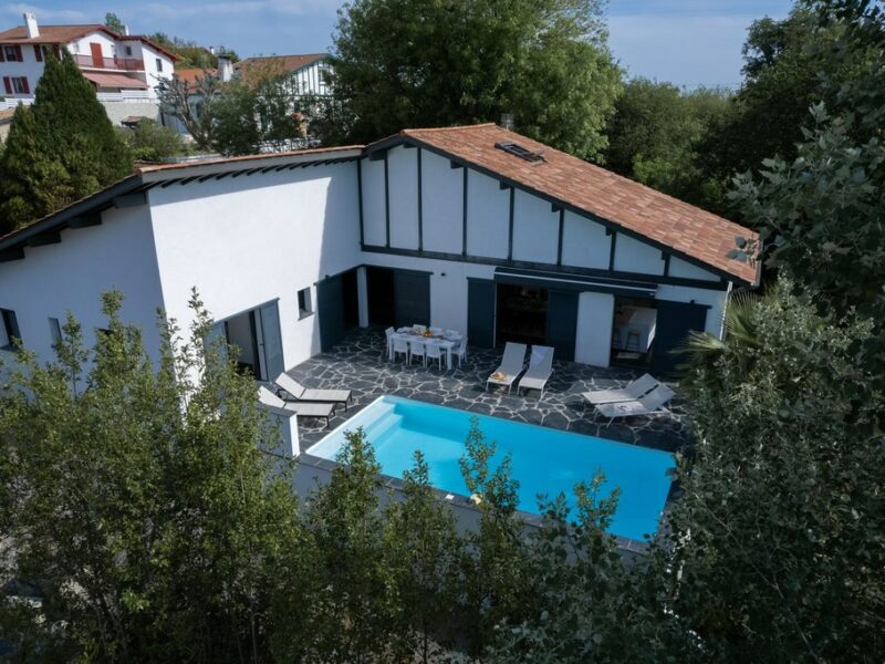 VILLA BEHERENA 16pers. Piscine, jardin, 600m de l'Océan à Guéthary (64)