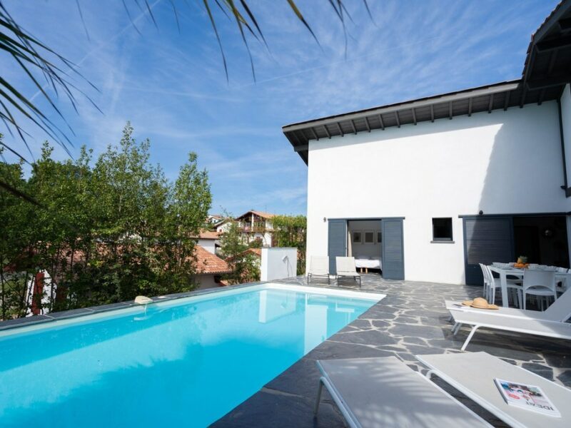 VILLA BEHERENA 16pers. Piscine, jardin, 600m de l'Océan à Guéthary (64)